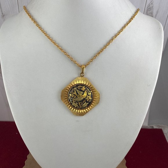 Vintage 1970s Damascene Pendant and Chain Gold Tone Bird - Picture 3 of 6